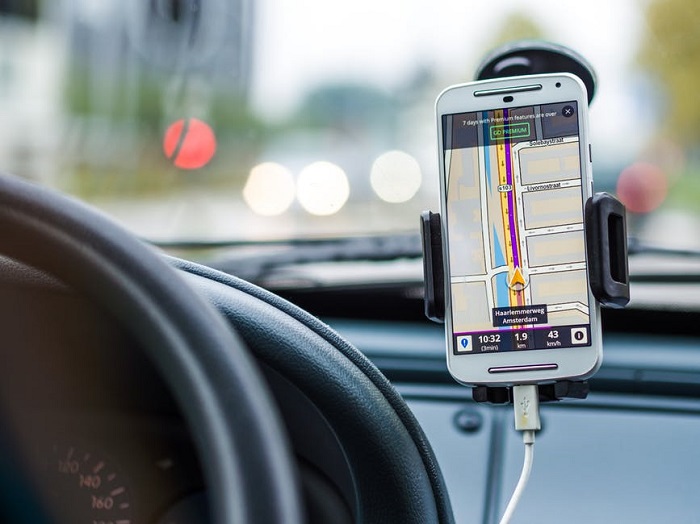 avoid traffic with navigation app