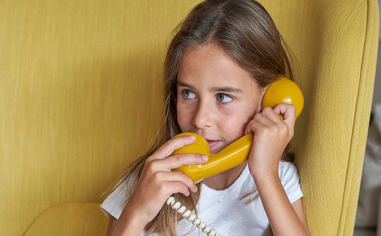 13 tips to teach kids phone etiquette at home - blog post image